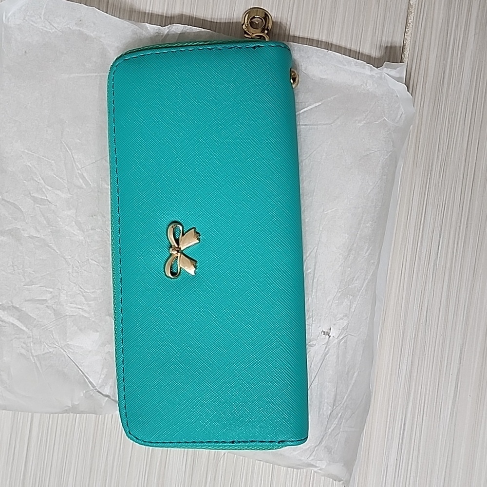 Super cute wallet with bow detail